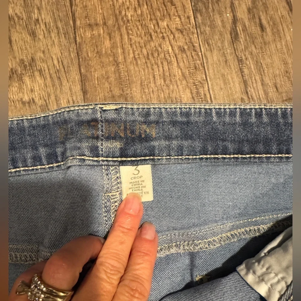 Platimun crop Jeans. Super soft and comfortable. Sz 3 (Sz 16-18) - Picture 6 of 6